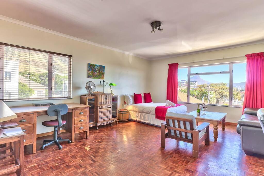 Mountain View, Wifi, Work Desk, Secure Parking Apartment
